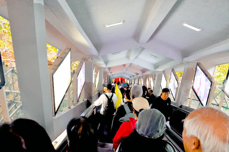 Taking the elevator down to the viewpoint of Huangguoshu Waterfall.

