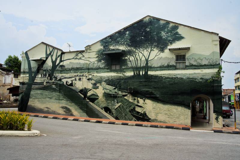 One of the large murals right next to the clock tower.. Things to Do in Kuala Kangsar Malaysia