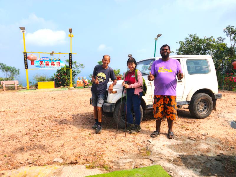 Photograph with Mr Yap and his assistant
