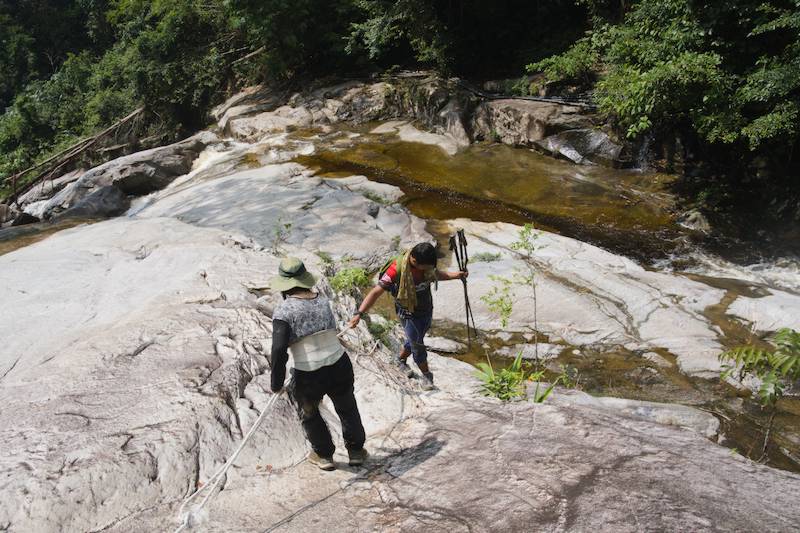 Going down to cross the river.
