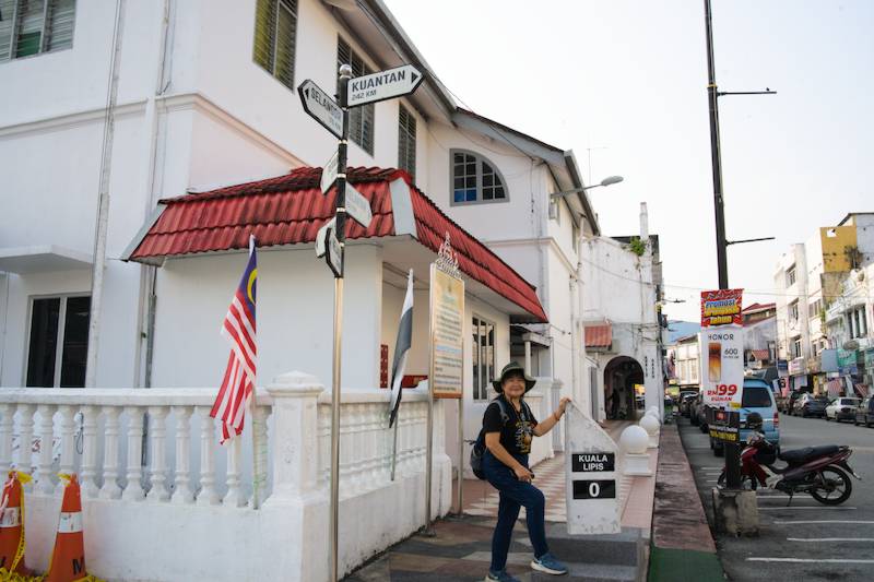 Exploring Jalan Besar and the Old Town