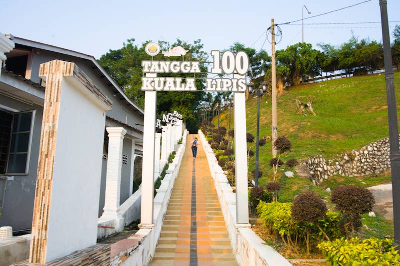 Tangga 100 and the Old State Secretariat Building, kuala lipis