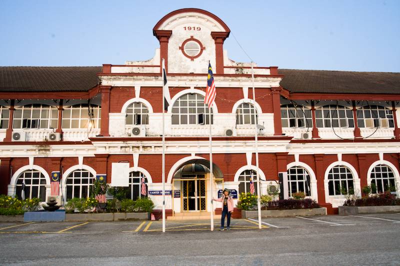 Tangga 100 and the Old State Secretariat Building, kuala lipis